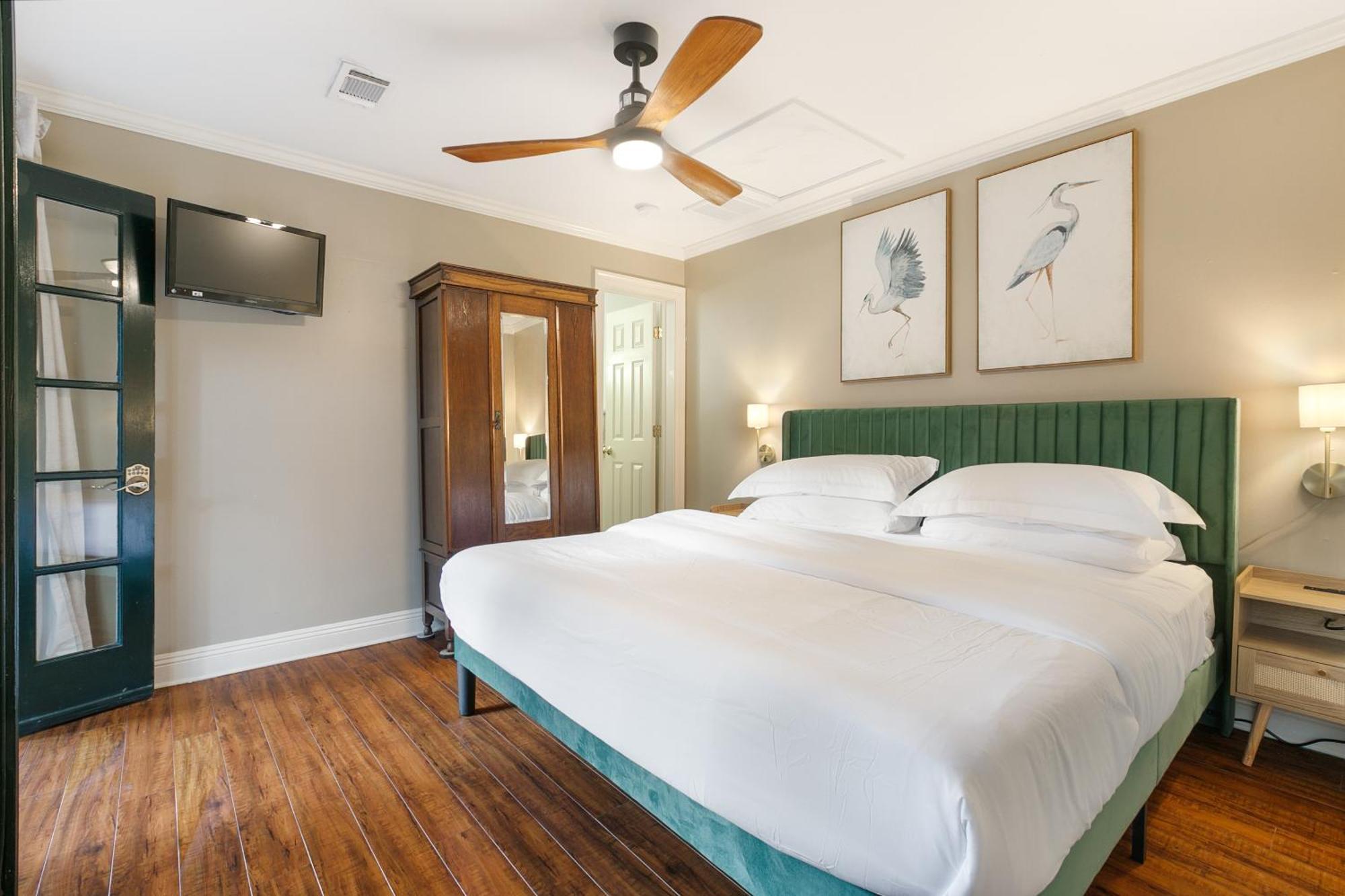 Hotel Louis Park